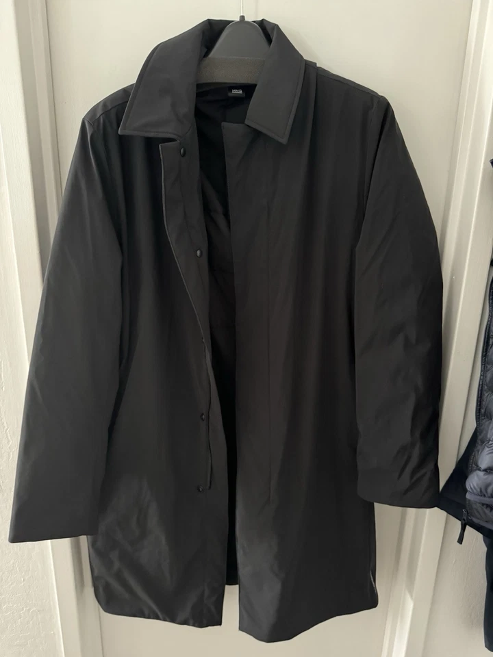 Trench coat masculino MANGO preto pequeno acolchoado tamanho grande à prova de vento e resistente à água - Imagem 1 de 4