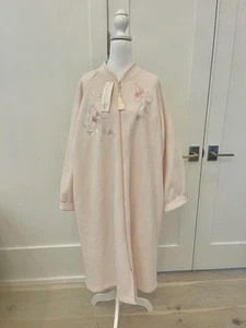 NUEVO CON ETIQUETAS Bata Miss Elaine Classics Rosa Floral Bordada con Cremallera 2X Plus NUEVA Tan Suave - Imagen 1 de 9