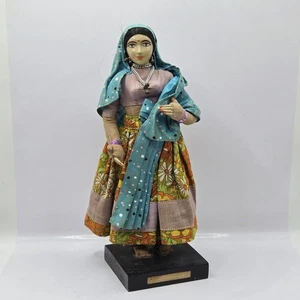 Vintage 9"H bellissima bambola donna indiana fatta a mano Saree tradizionale dettagliata - Foto 1 di 17