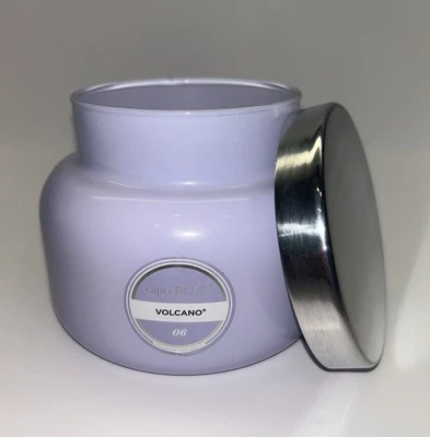 Capri 蓝色火山 06 签名蜡烛薰衣草玻璃罐 19 盎司。 全新 Lt. 紫色 — 第 1/4 张图片