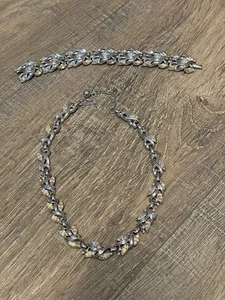 Vintage Crown TRIFARI Rhinestone Leaf Panel Link Bracelet - Picture 1 of 10