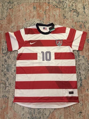 Camiseta de fútbol XL roja blanca a rayas de Estados Unidos - Réplica de fanático estilo “Waldo” - Donovan #10 Foto 1 de 4
