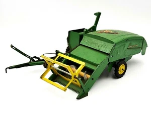 1/16 John Deere 30 Auger Combine - Picture 1 of 2