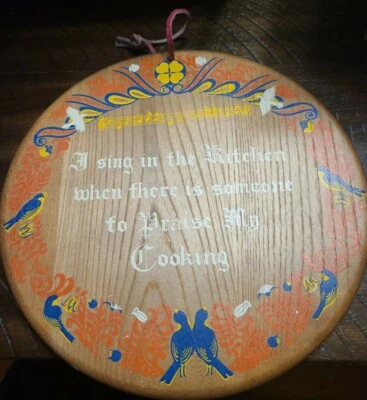 VINTAGE Enesco “I Sing In The Kitchen” Wood Decorative Plaque - Image 1 of 4