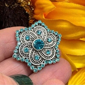 Ginger Snap #221 - “Victorian Star W/ Blue Sparkle Stones” For 18mm Snap Jewelry - Picture 1 of 8
