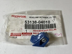 Genuine OEM Toyota 53138-04010 LH Parking Marker Lamp Retainer 00-04 Tacoma NOS - Picture 1 of 8