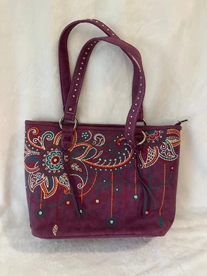 Bolso de Mano American Bling de Gamuza Púrpura con Cuentas, Bordado Floral, SLVR y Acentos de Cristal Foto 1 de 4