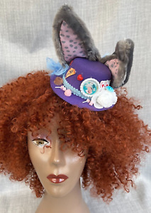 Niedliche Mini-Top-Mütze lila Alice im Wunderland inspiriert faszinierende Ohren Rosen (A)2