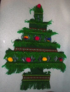 50% OFF SALE Vtg70s Macrame Christmas Tree 100% Wool Woven 26” X 15” Pom Poms - Picture 1 of 3