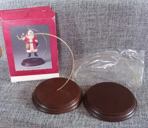 2 soportes de exhibición de adornos vintage con sello bases de madera 1990 NUEVO - Imagen 1 de 6