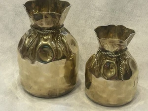 Vintage 2er Set alter Geldsack Münzbeutel Messing Vase Übertöpfe Almazan Spanien - Bild 1 von 12
