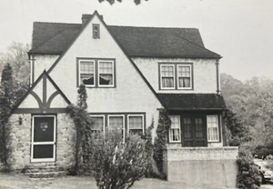 Hermosa casa de los años 30 de arquitectura de casa antigua instantánea foto vintage - Imagen 1 de 2
