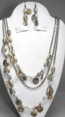 Conjunto de collar costero, pendientes, pulsera diseño Premier madreperla Foto 1 de 4