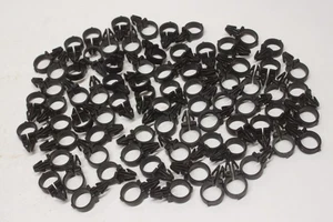 Lot/75 Vintage Car Truck Electrical Wiring Harness Plastic Retaining Clips 1/2" - Picture 1 of 3
