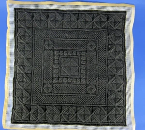 Diseño Bordado Crewel Completo Negro Dimensional Texturizado Sin Marco - Imagen 1 de 4