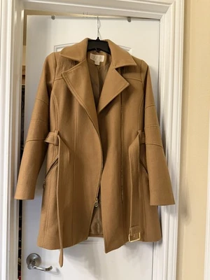 Gabardina Michael Kors de lana con cinturón color camel herrajes dorados talla S excelente Foto 1 de 4
