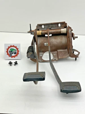 92-96 Ford F250 97 F350 Brake & Clutch Pedal Assembly Manual Transmission OEM - Image 1 of 4