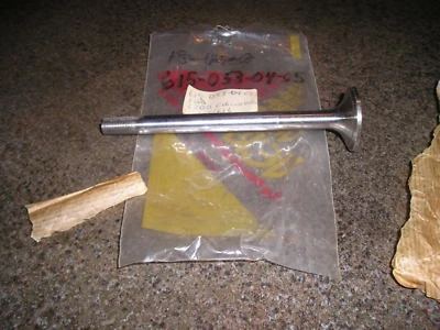 Válvula de escape original Mercedes-Benz #6150530405 W115,220D,240D OM615/OM616 NUEVO EN STOCK Foto 1 de 3