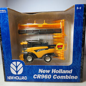 Ertl New Holland CR960 Combine 1/64  NH-13595-B