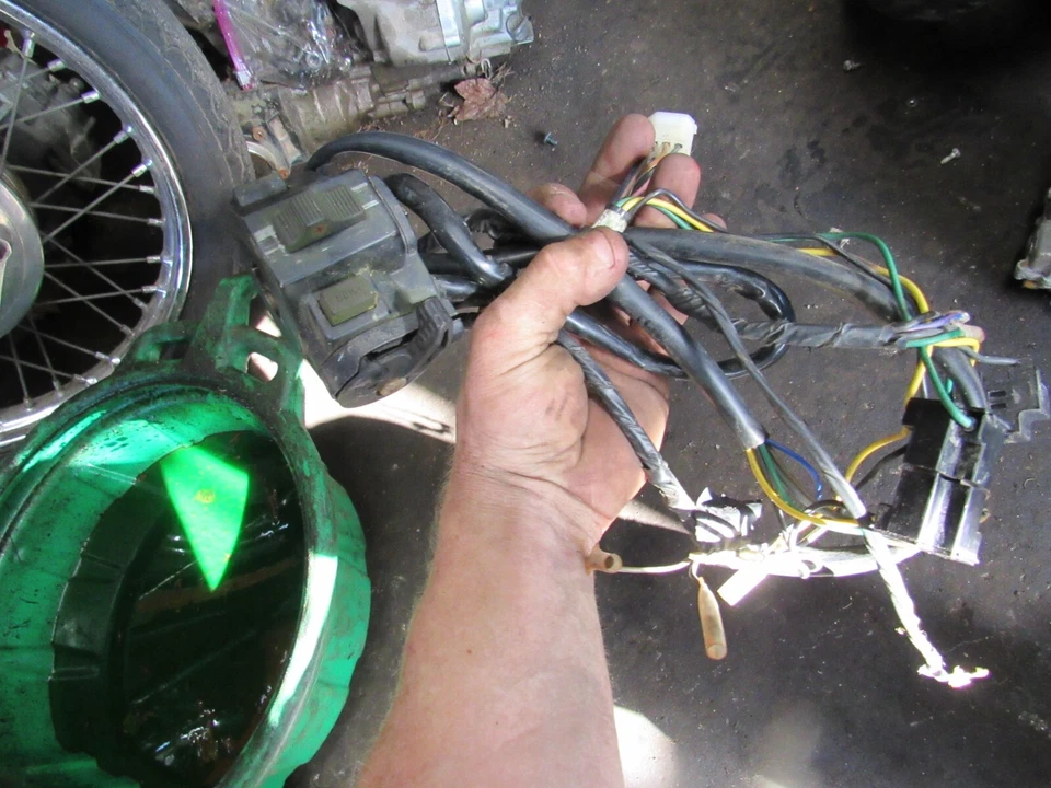 1982 yamaha xz550 vision left switch lights turn horn - Image 1 of 1