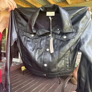 Universal Thread Women's Black Faux Leather Jacket Small. Brand New! - Picture 1 of 3