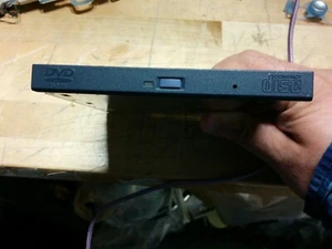 Quanta SDR-081 SDR081AS DVD-ROM CD Optical Drive with Original Front Bezel / 30 - Picture 1 of 6