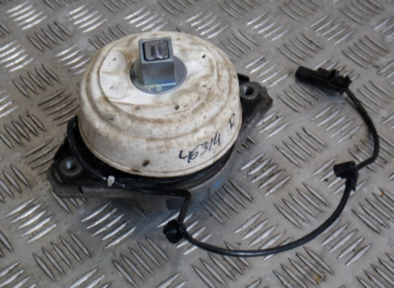 Mercedes-Benz G500 G-Class 4.0l G-Wagon RIGHT ENGINE MOUNT W463 W464 A4632401100 - Image 1 of 1