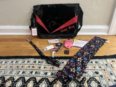 BOLSO DE RECUERDO BARBIE AND THE ROCKERS 2010 CONVENTION, PRENDEDOR Y MÁS Foto 1 de 4