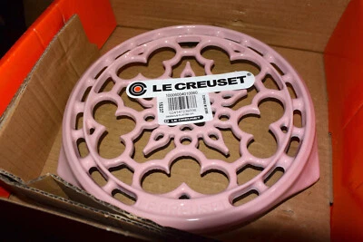 new Le Creuset cast iron Trivet 9” Chiffon Pink brand new FAST Shipping - Image 1 of 4