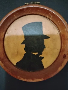 3 inch silhouette of a man wearing a top hat could be signed? - Picture 1 of 8