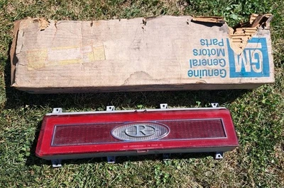 1979-1985 Buick Riviera RH Taillight Lens Tail Light 1980 1981 1982 1983 1984 - Image 1 of 4