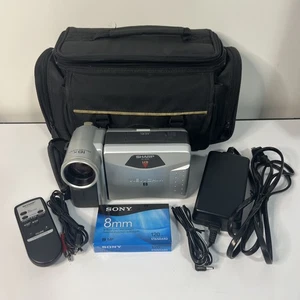 Sharp VL-A110 LCD View Cam 8mm 16x Power Zoom Auto Focus w/ Travel Case & Cable - Picture 1 of 13