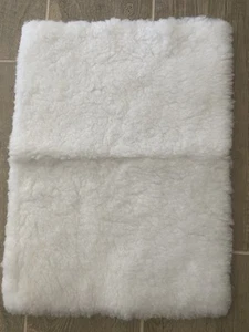 Nueva almohadilla de lana sintética de 20” x 15” para silla, cama para mascotas, caja para mascotas, muletas - lavable - Imagen 1 de 2