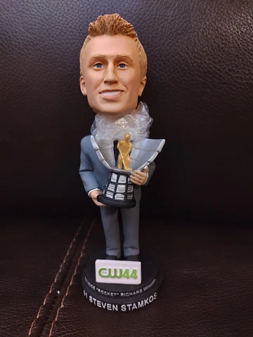 Steven Stamkos Bobblehead w/ Mauruce "Rocket" Richard Trophy Cover