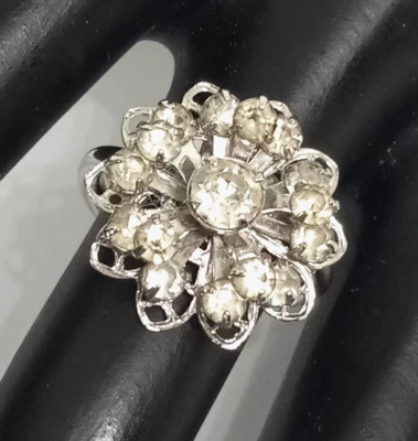 Anillo Flor De Colección Sarah Coventry Tono Plata En Niveles Estrás En Capas Talla 6 Foto 1 de 4