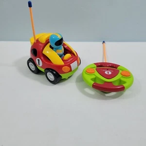 Coche pequeño con control remoto de 4" con música y luces funciona muy bien 113022-3M4 - Imagen 1 de 5