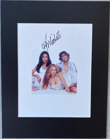 Michelle Williams Signed In Person 11x14 Matted Autographed Photo - Authentic Cover