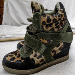 Ash ‘Bonno’ Leopard Womens 5.5 36 Calf Hair Hidden Wedge Leather Upper Sneaker - Picture 1 of 13