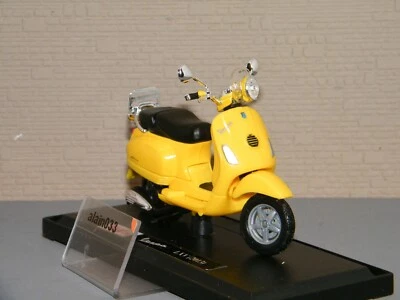 VESPA LXV 2013 JAUNE MAISTO 1/18 Ref 16887 - Photo 1/4