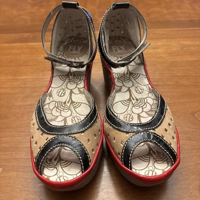 FLY London Pats 厚底楔形皮革凉鞋露趾踝带尺寸 38/US 7.5 — 第 1/4 张图片