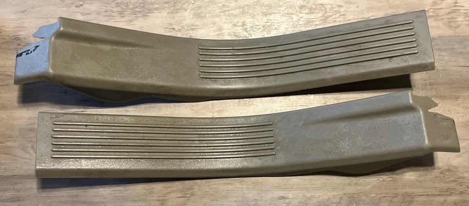 03 a 04 HUMMER H2 PUERTA TRASERA IZQUIERDA Y DERECHA ESTRIBO PLACA EMBELLECEDOR JUEGO DE 2 Foto 1 de 2