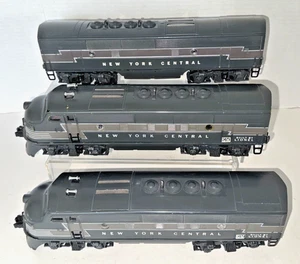 SET LOCOMOTIVE DIESEL LIONEL POSTWAR O-GAUGE NEW YORK CENTRAL (NYC) F-3 A-B-A -TESTATO - Foto 1 di 10