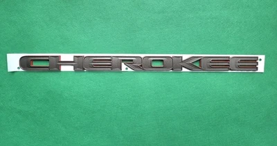 68283172AA Nueva placa de identificación de puerta Mopar "Cherokee" gris rojo OEM para Jeep 2016-2017 Foto 1 de 4