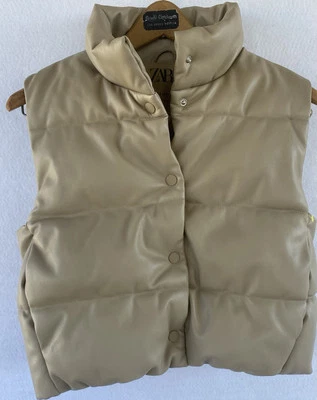 Chaleco acolchado Zara beige talla 11-12 niños cómodo Foto 1 de 3