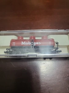 Life-Like Mobilgas Red (3) Dome Tanker "N" Gauge #238 Complete Ready to Run - Picture 1 of 5