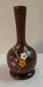 Jarrón de madera torneado artesanal de 4" con incrustaciones de tallos y hojas/flores blancas/amarillas - Imagen 1 de 6