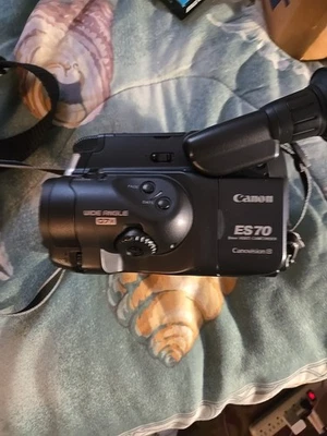 Canon ES500/ES70 8mm Video Camera with Cords and Accessories - Image 1 of 4