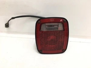Luz trasera izquierda Jeep Wrangler 98-06 - Imagen 1 de 7