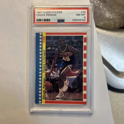 Pegatina de baloncesto Fleer 1987 Chuck Person #10 Pacer’s PSA 8 casi nueva-como nueva certificado Foto 1 de 2