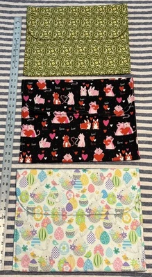 Tres bolsas de proyecto de costura de punto de cruz, Pascua, San Valentín y Halloween Foto 1 de 4